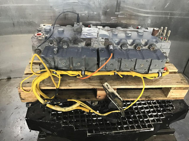 Liebherr Valveblock - Cylinder block: picture 1 Liebherr Valveblock - Cylinder block: picture 1