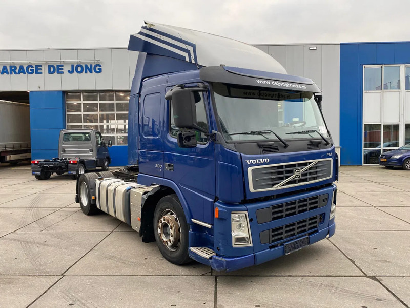 Volvo FM 300 Automatic / Euro 5 / 2x Tank - Tractor unit: picture 3 Volvo FM 300 Automatic / Euro 5 / 2x Tank - Tractor unit: picture 3