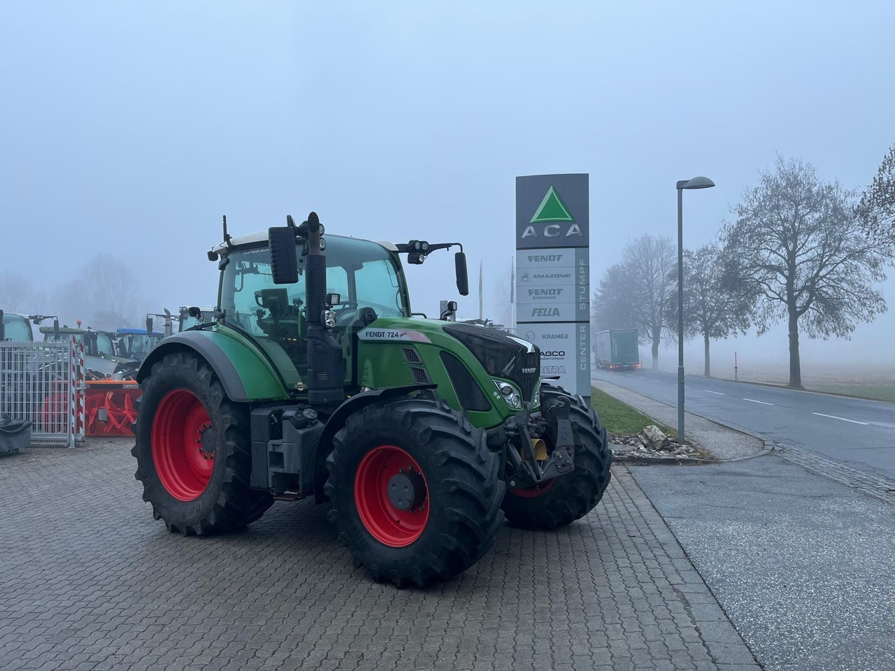 Fendt 724 Vario - Farm tractor: picture 1 Fendt 724 Vario - Farm tractor: picture 1