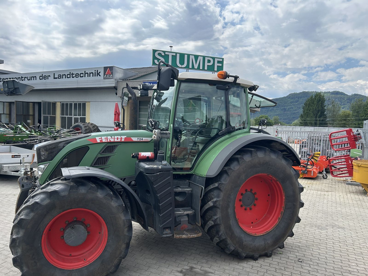 Fendt 724 Vario - Farm tractor: picture 5 Fendt 724 Vario - Farm tractor: picture 5