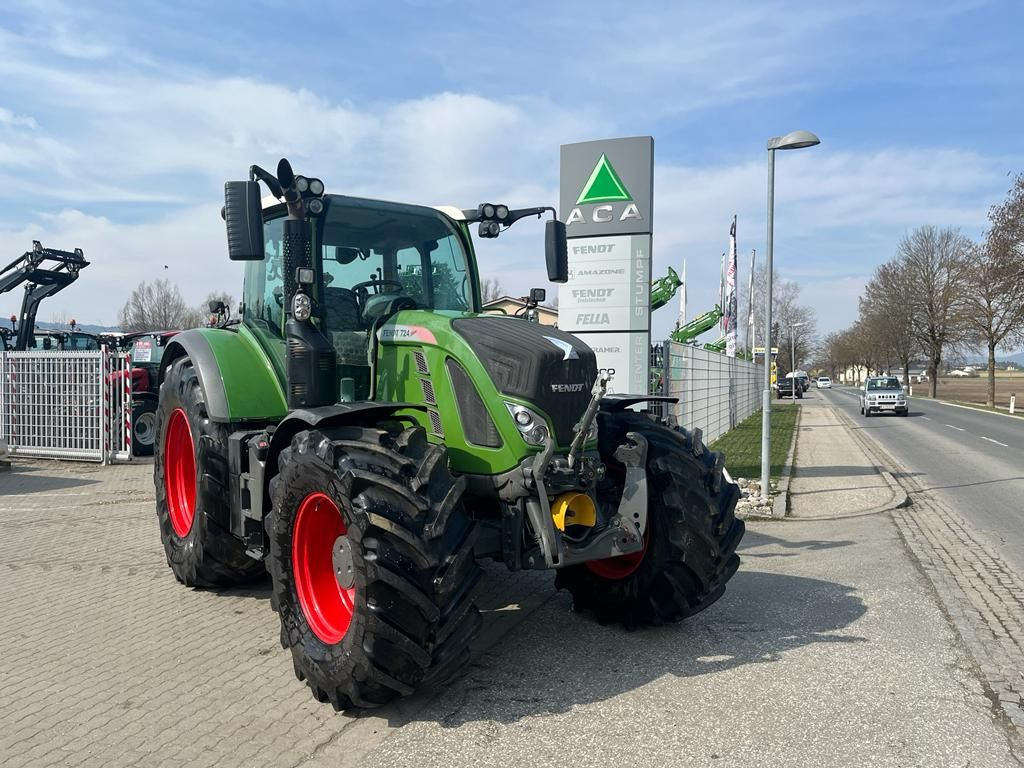 Fendt 724 Vario - Farm tractor: picture 2 Fendt 724 Vario - Farm tractor: picture 2