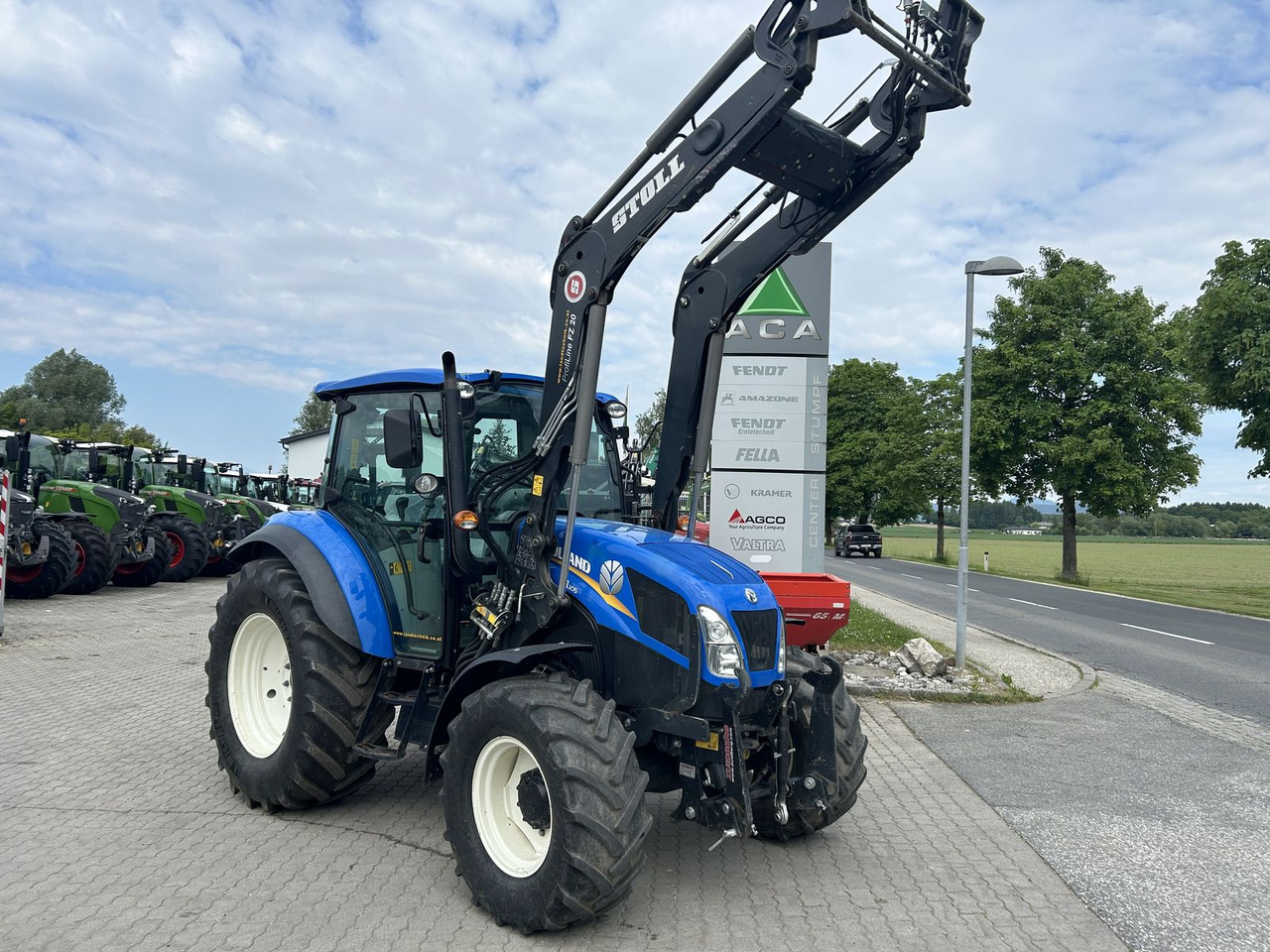 New Holland T4.105 - Farm tractor: picture 1 New Holland T4.105 - Farm tractor: picture 1