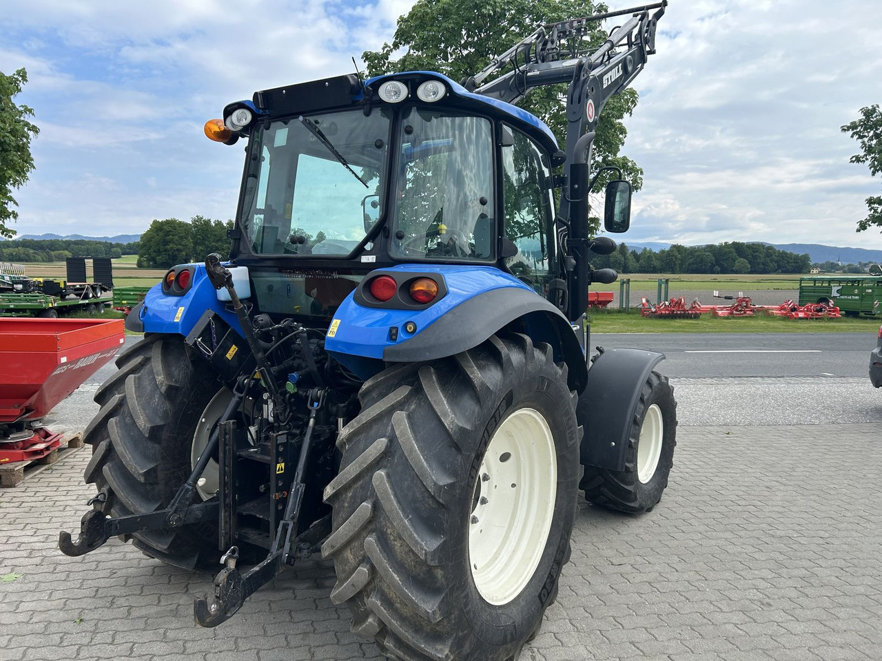 New Holland T4.105 - Farm tractor: picture 3 New Holland T4.105 - Farm tractor: picture 3