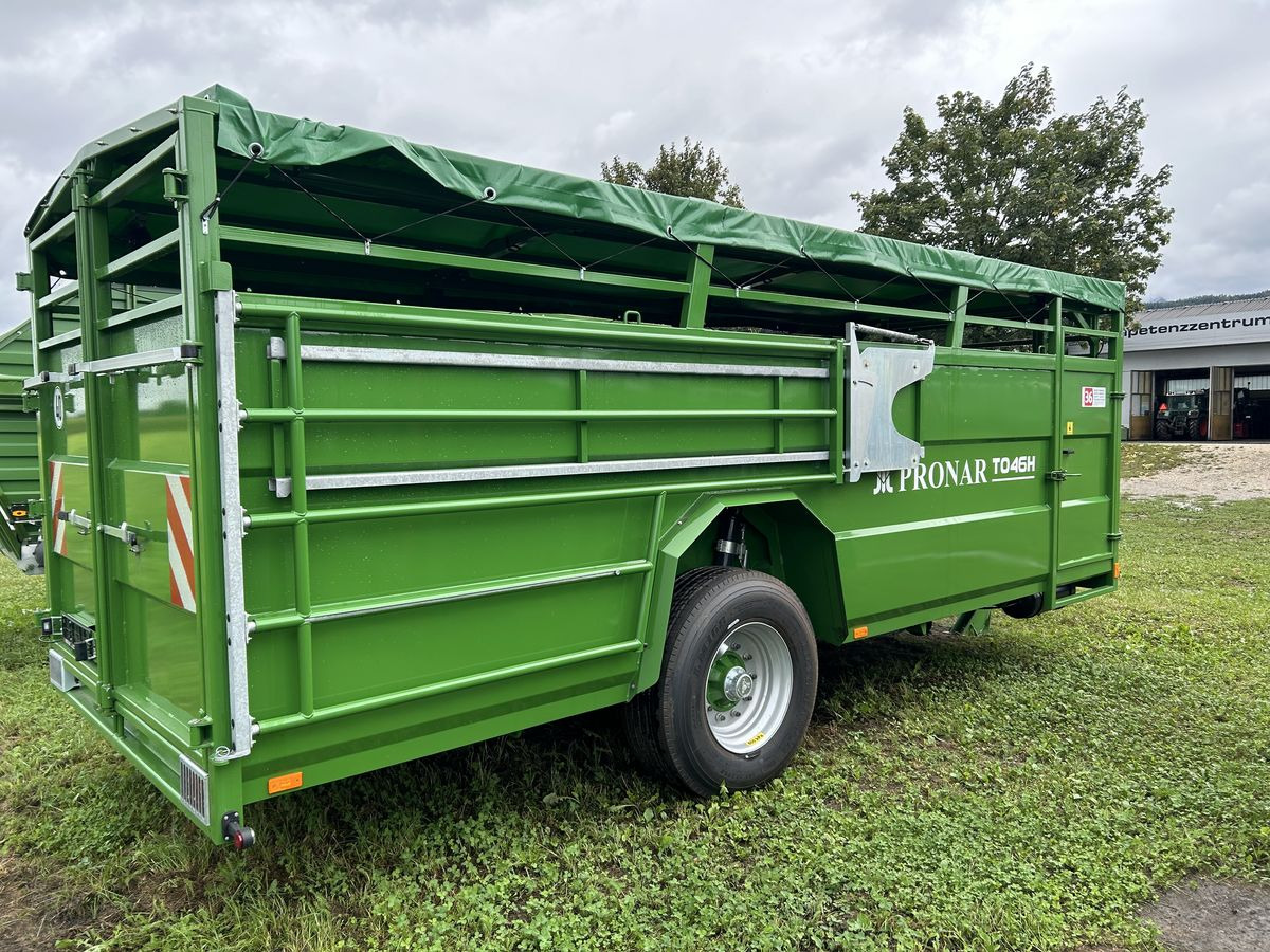 Pronar - Livestock trailer: picture 3 Pronar - Livestock trailer: picture 3