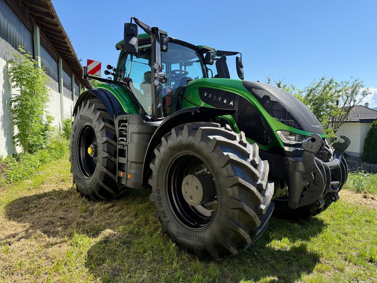 Valtra S 416 - Farm tractor: picture 1 Valtra S 416 - Farm tractor: picture 1