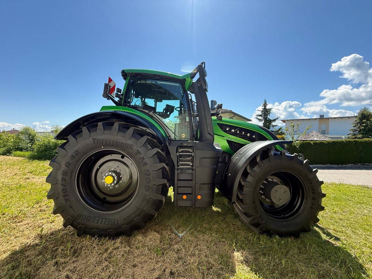 Valtra S 416 - Farm tractor: picture 2 Valtra S 416 - Farm tractor: picture 2