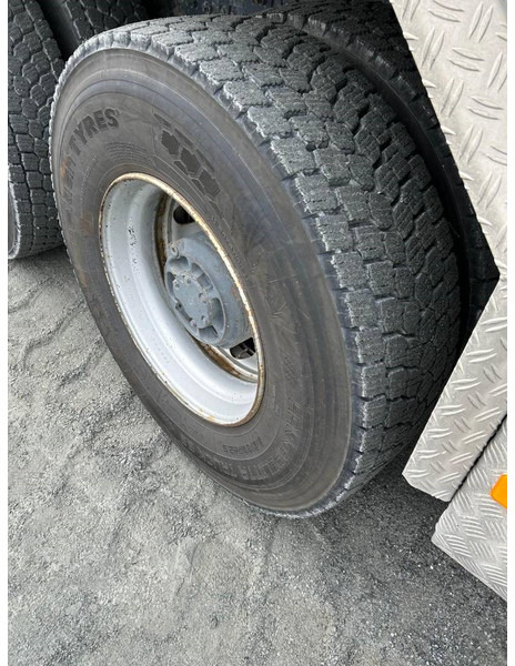 Concrete mixer truck Volvo FMX 540: picture 19