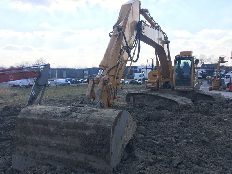 Excavator Hitachi ZX280LC-3: picture 6