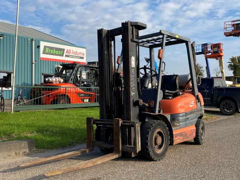 Toyota 42-6FGF25 - LPG forklift: picture 5 Toyota 42-6FGF25 - LPG forklift: picture 5