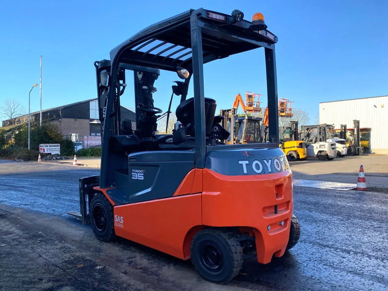 Toyota 8FBMT35 - Electric forklift: picture 5 Toyota 8FBMT35 - Electric forklift: picture 5
