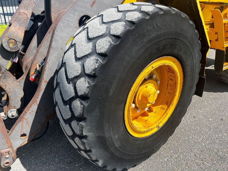 Wheel loader Volvo L70C: picture 8