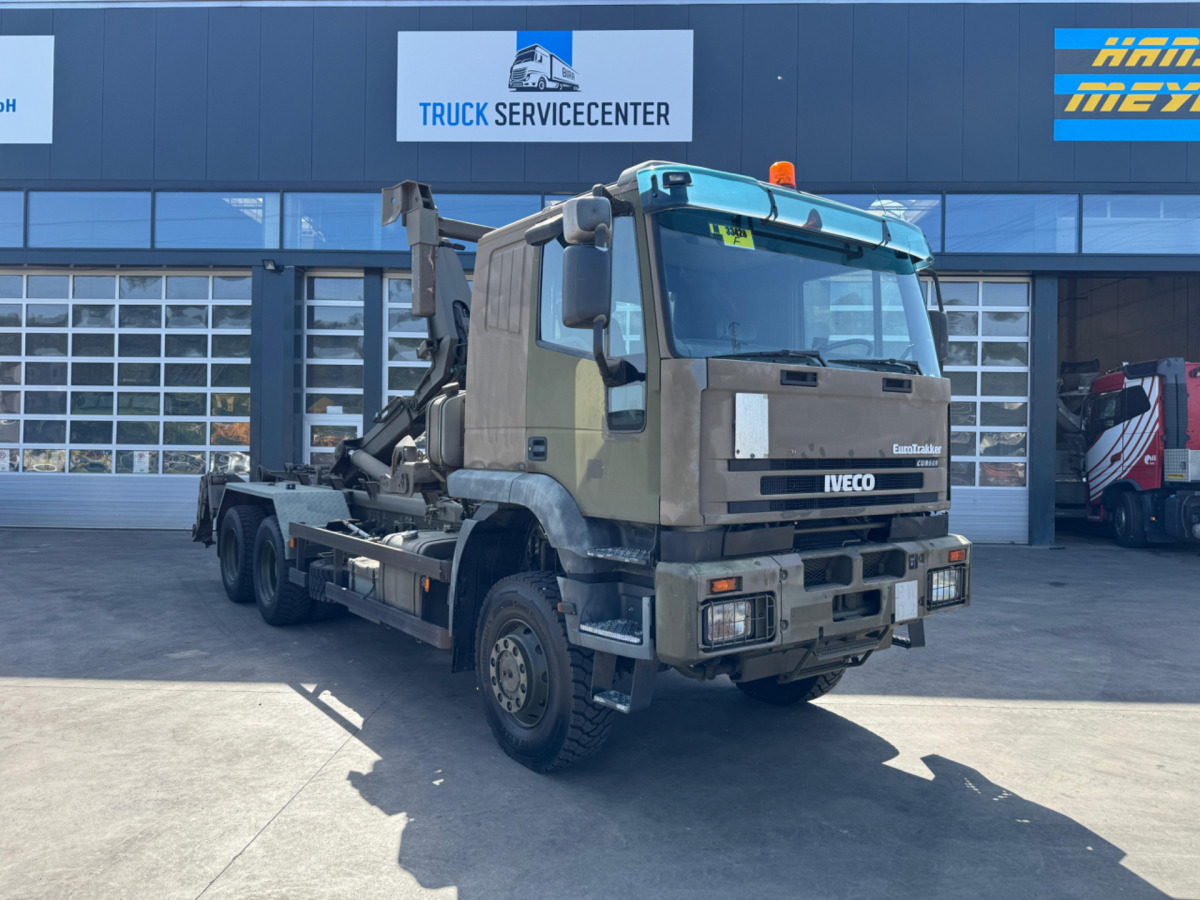 IVECO 260E44W 6x6 Hiab 26T - Hook lift truck: picture 3 IVECO 260E44W 6x6 Hiab 26T - Hook lift truck: picture 3