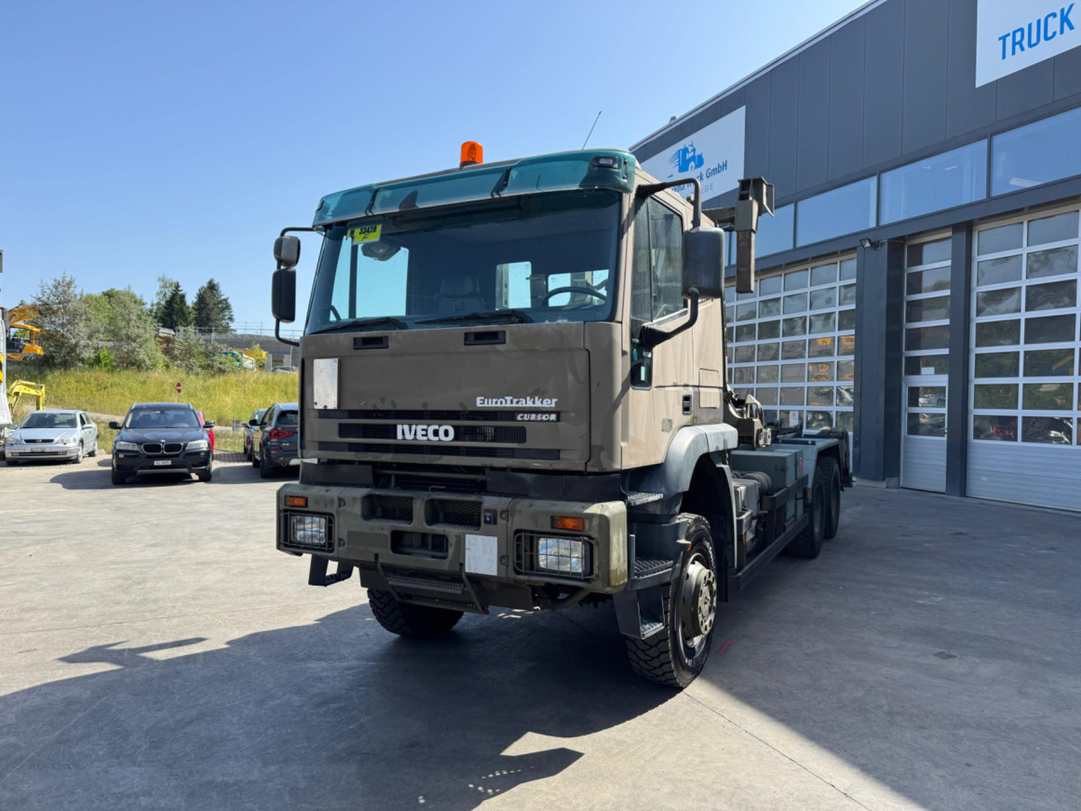 IVECO 260E44W 6x6 Hiab 26T - Hook lift truck: picture 1 IVECO 260E44W 6x6 Hiab 26T - Hook lift truck: picture 1
