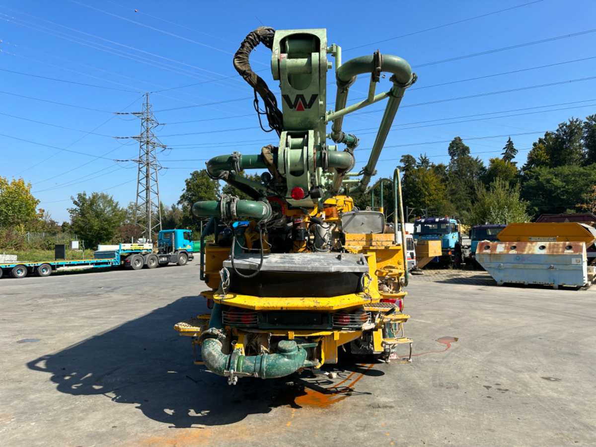 Concrete pump truck MAN TGA 41.440 8x4 Hallenpumpe 31M-5: picture 11