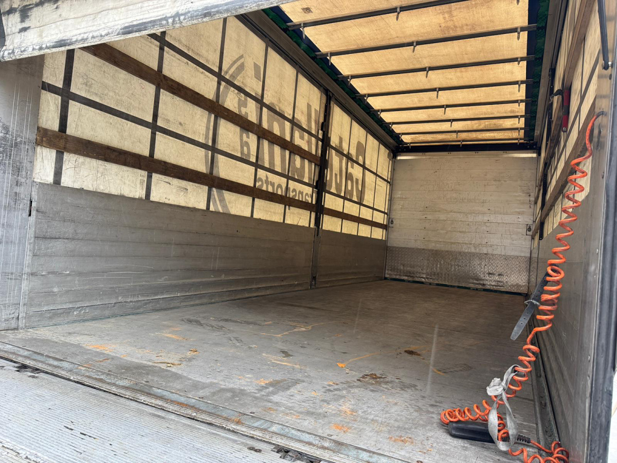 Curtainsider truck MAN TGX 26.480 6x2: picture 10