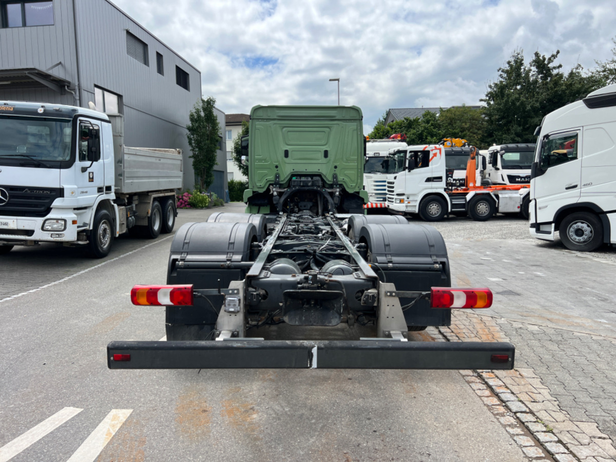 Cab chassis truck MERCEDES Actros 2543 6x2: picture 12