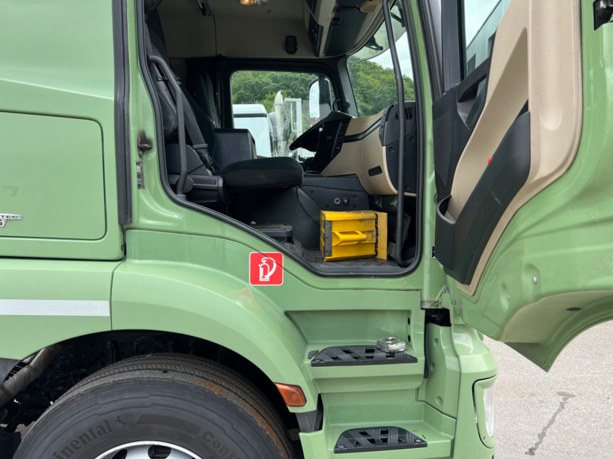 Cab chassis truck MERCEDES Actros 2543 6x2: picture 6