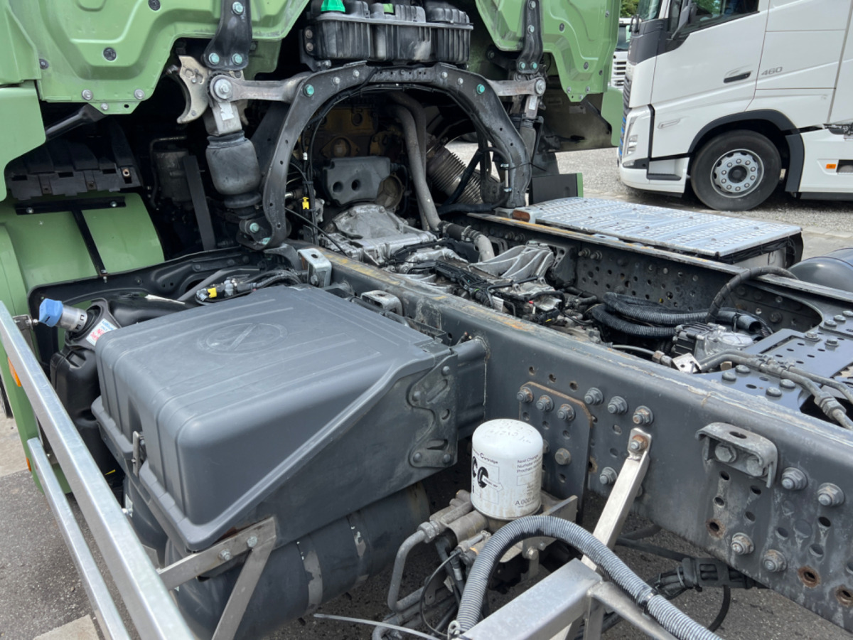 Cab chassis truck MERCEDES Actros 2543 6x2: picture 14
