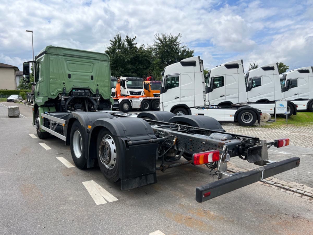 Cab chassis truck MERCEDES Actros 2543 6x2: picture 13