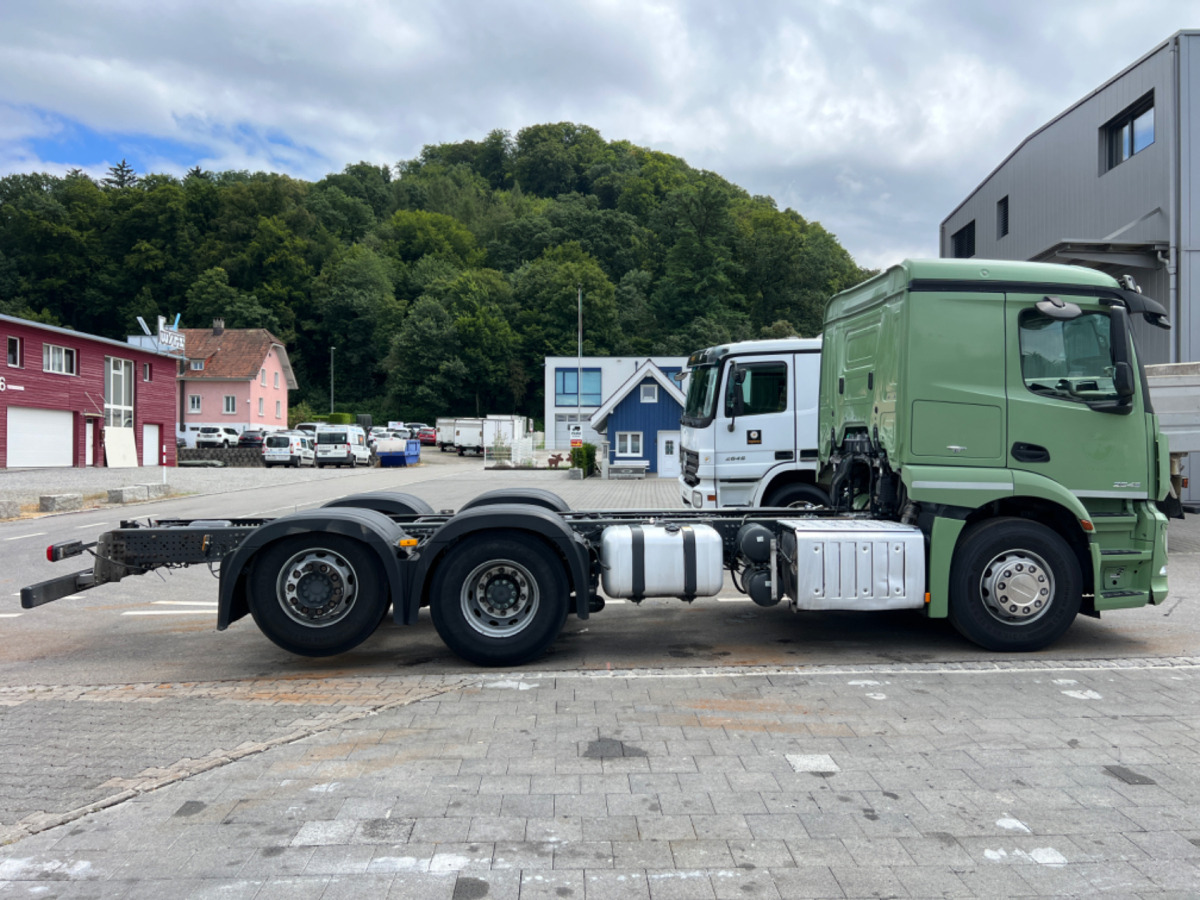 Cab chassis truck MERCEDES Actros 2543 6x2: picture 10