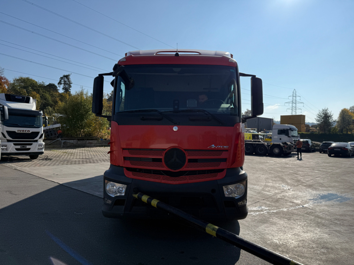 MERCEDES Antos 2540 6x2 (Engine defect) - Box truck: picture 2 MERCEDES Antos 2540 6x2 (Engine defect) - Box truck: picture 2