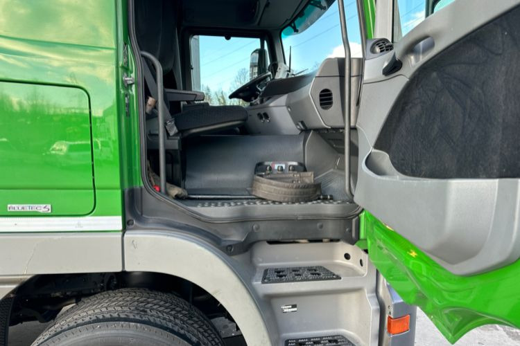 Mercedes-Benz 2551 V8 6x2 Fassi 185-5 Bj.2020 - Tipper, Crane truck: picture 4 Mercedes-Benz 2551 V8 6x2 Fassi 185-5 Bj.2020 - Tipper, Crane truck: picture 4