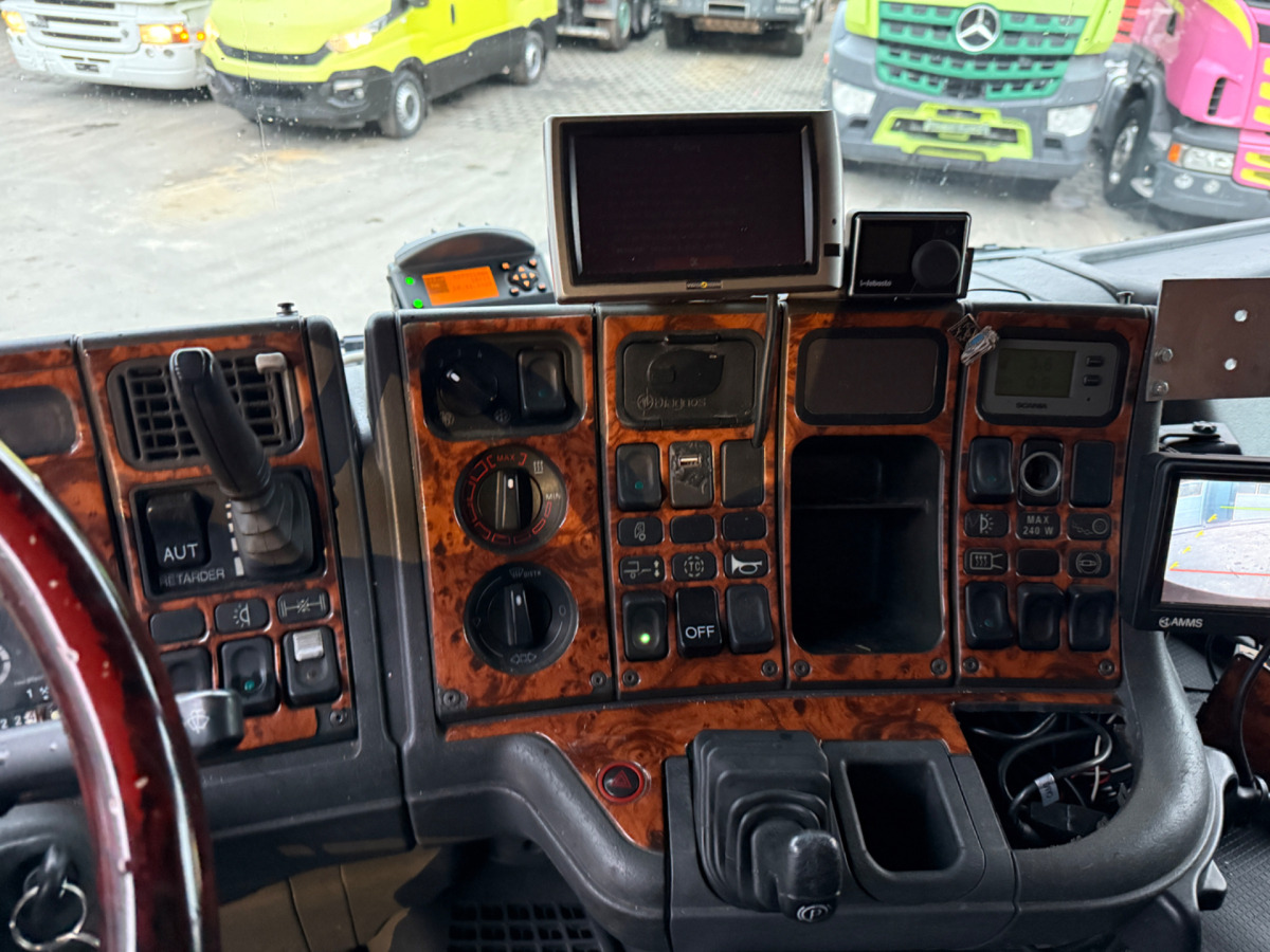 Curtainsider truck SCANIA 164 580 V8 4x2: picture 16