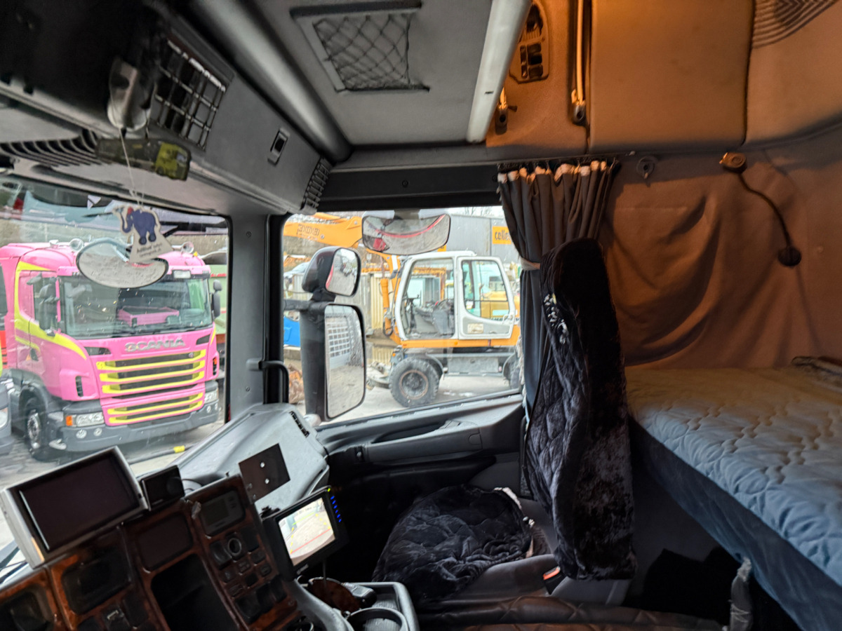 Curtainsider truck SCANIA 164 580 V8 4x2: picture 14