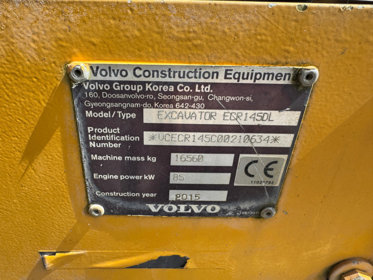 Crawler excavator VOLVO ECR145DL Oilquick: picture 10