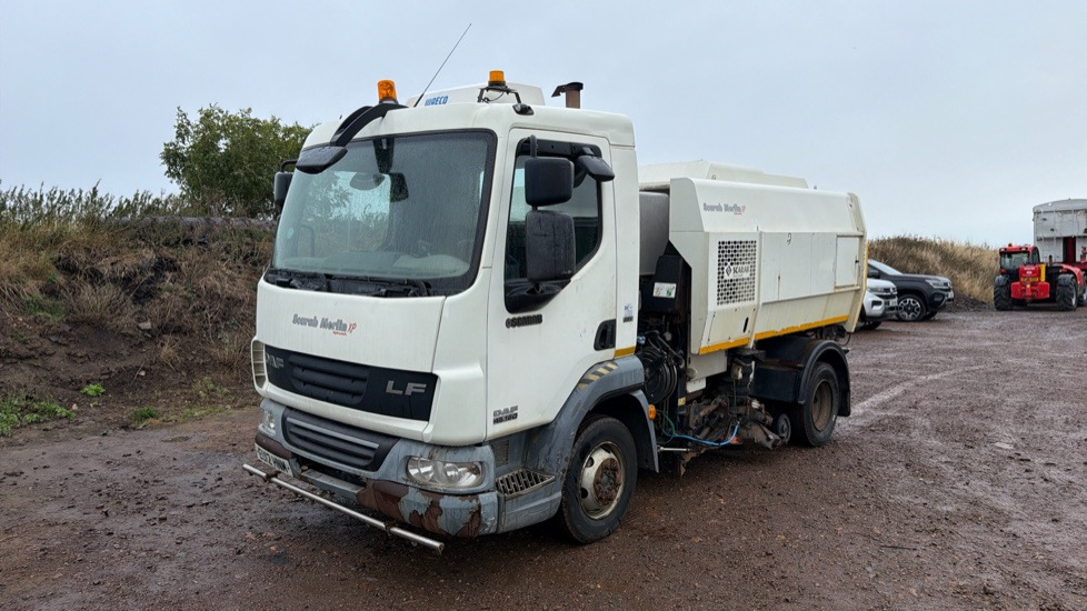 DAF LF 45.160 - Road sweeper: picture 2 DAF LF 45.160 - Road sweeper: picture 2