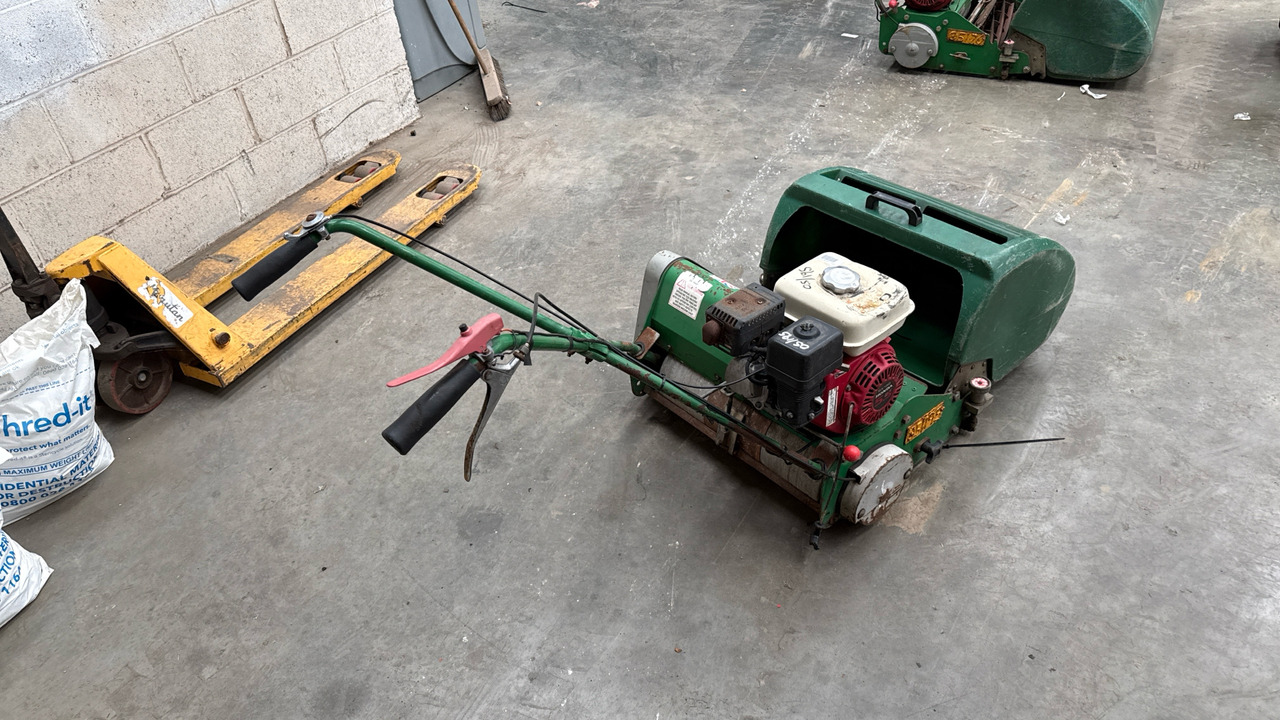DENNIS FT 510 PEDESTRIAN CYLINDER MOWER WITH 9K UNIT AND GRASS BOX - Garden mower: picture 4 DENNIS FT 510 PEDESTRIAN CYLINDER MOWER WITH 9K UNIT AND GRASS BOX - Garden mower: picture 4