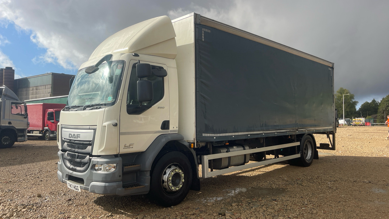 Daf LF 260 - Curtainsider truck: picture 2 Daf LF 260 - Curtainsider truck: picture 2