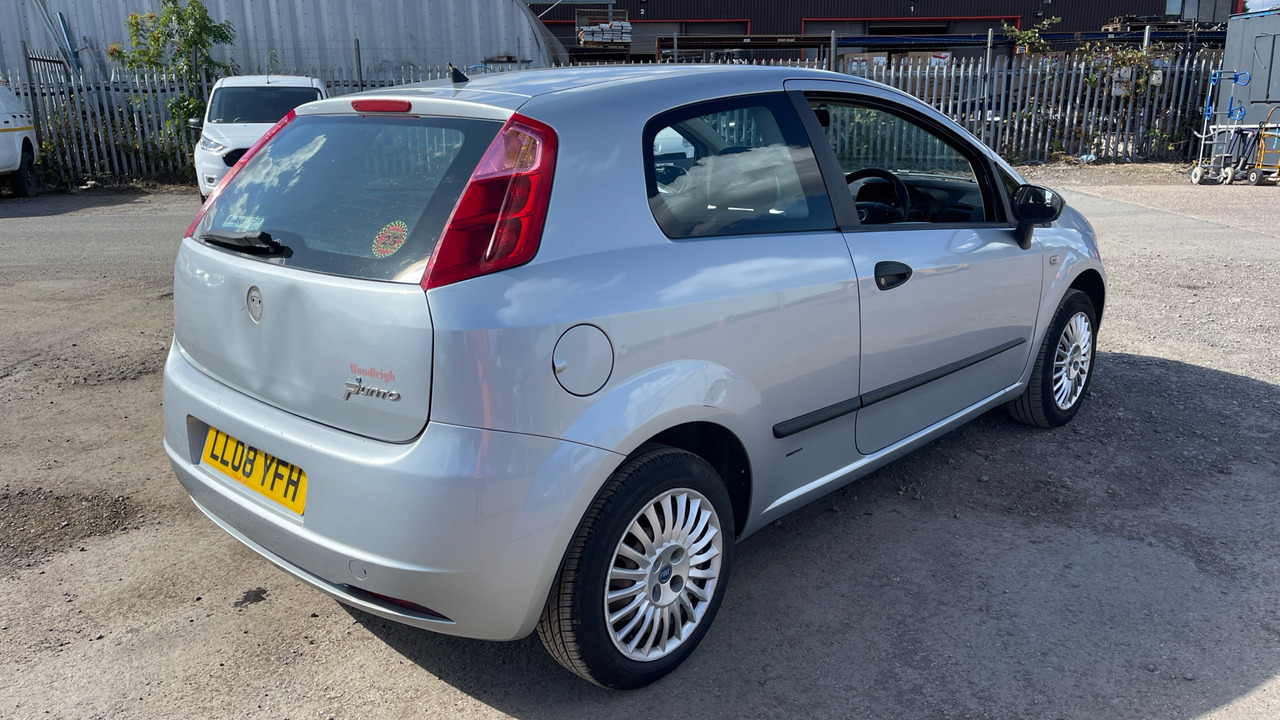 FIAT PUNTO 1.2 Active GRANDE - Hatchback: picture 4 FIAT PUNTO 1.2 Active GRANDE - Hatchback: picture 4