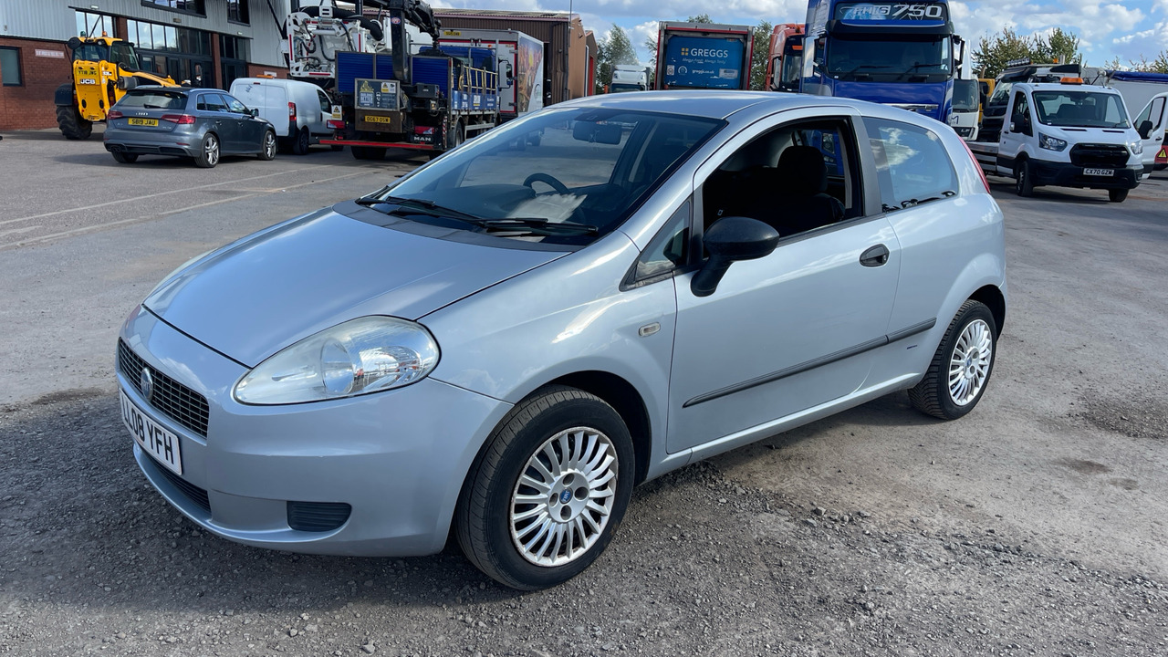 FIAT PUNTO 1.2 Active GRANDE - Hatchback: picture 2 FIAT PUNTO 1.2 Active GRANDE - Hatchback: picture 2