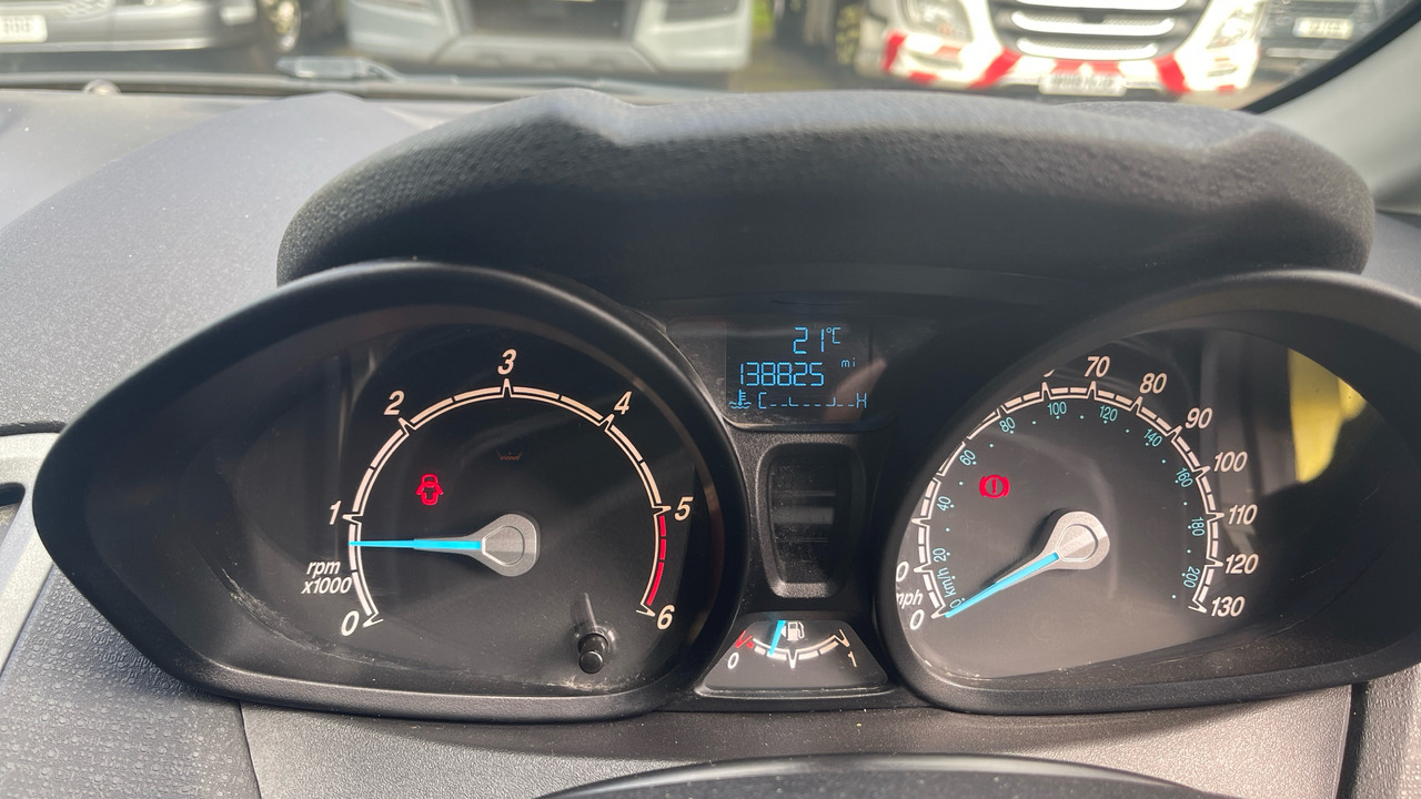 Car FORD FIESTA 1.5 TDCi: picture 6
