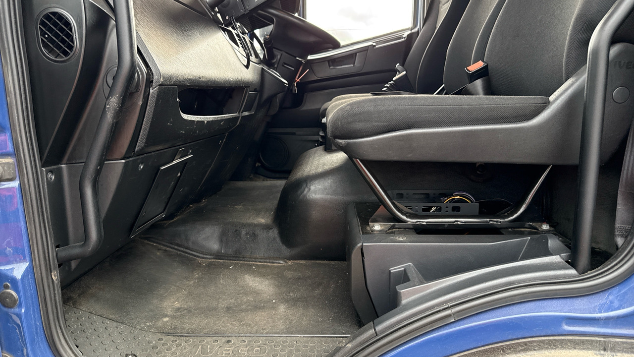 Curtainsider truck IVECO EUROCARGO  120-210: picture 19