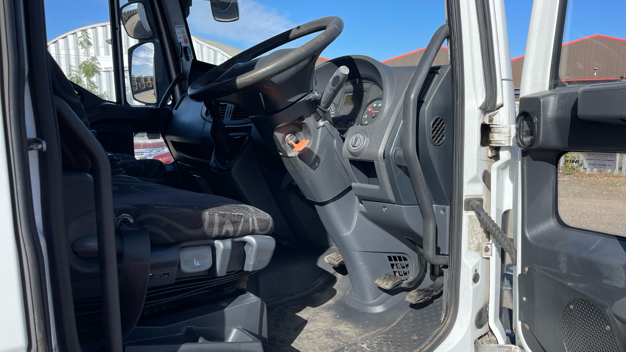 IVECO EUROCARGO 75E - Curtainsider truck: picture 5 IVECO EUROCARGO 75E - Curtainsider truck: picture 5
