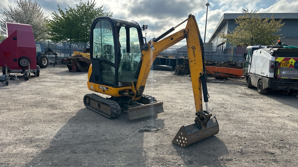 JCB 8018 CTS - Flatbed van: picture 1 JCB 8018 CTS - Flatbed van: picture 1