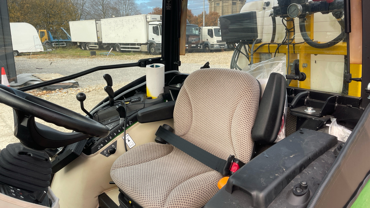 JOHN DEERE 2038R - Farm tractor: picture 5 JOHN DEERE 2038R - Farm tractor: picture 5