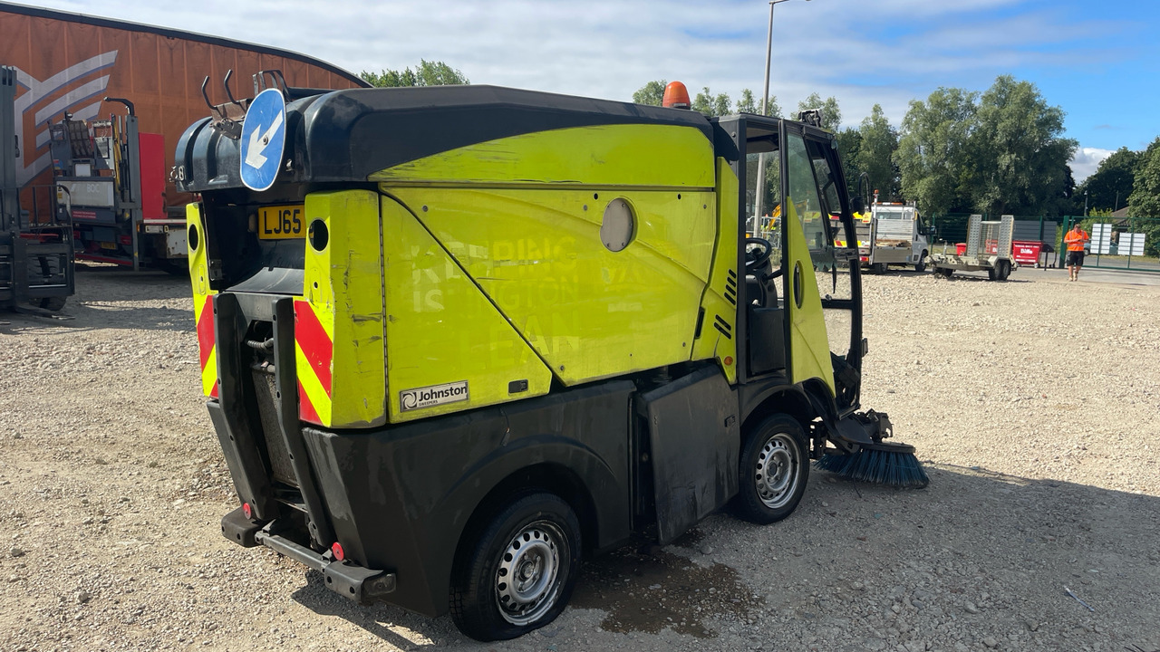 JOHNSTON  - Road sweeper: picture 3 JOHNSTON  - Road sweeper: picture 3