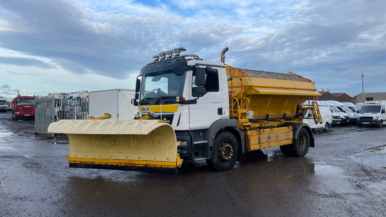 MAN TGM 18.250 - Snow removal vehicle: picture 2 MAN TGM 18.250 - Snow removal vehicle: picture 2