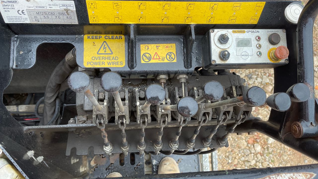 Tipper, Crane truck MERCEDES-BENZ AROCS: picture 16