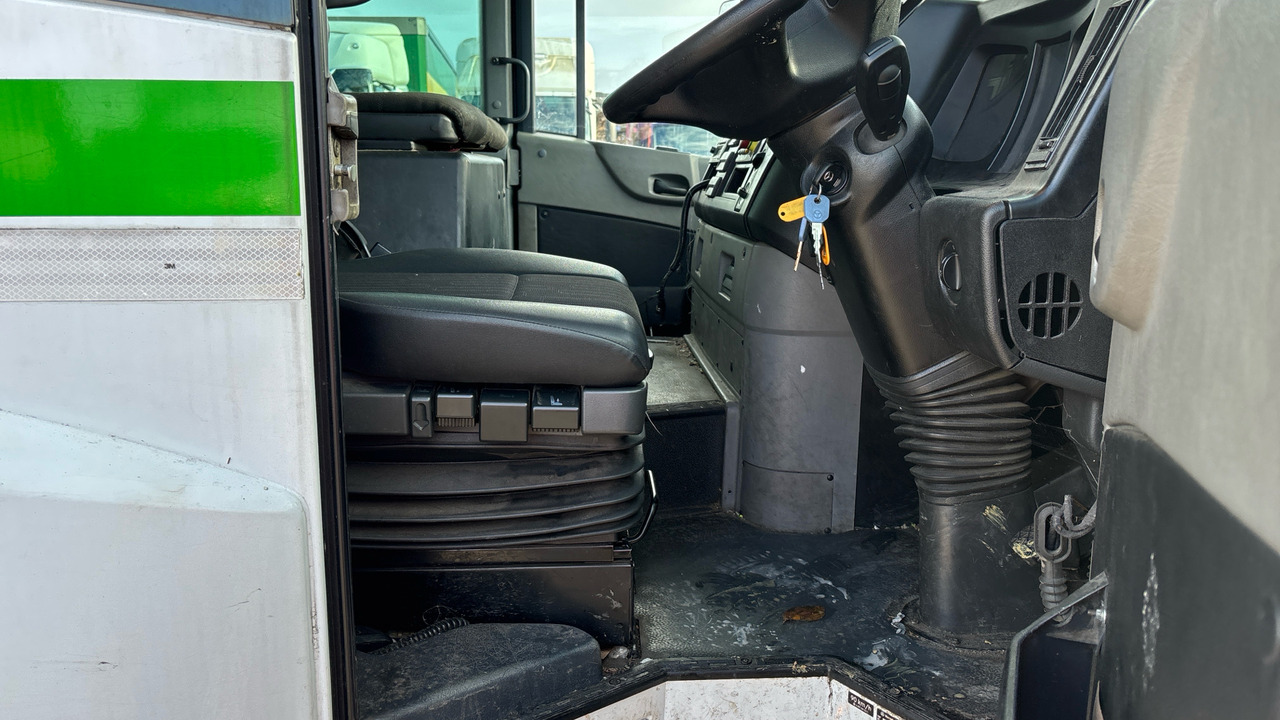 MERCEDES-BENZ ECONIC - Garbage truck: picture 5 MERCEDES-BENZ ECONIC - Garbage truck: picture 5