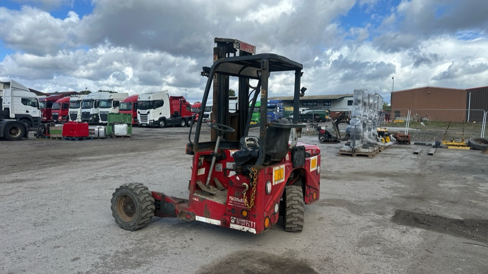 MOFFET M4 20.4 - Truck mounted forklift: picture 3 MOFFET M4 20.4 - Truck mounted forklift: picture 3
