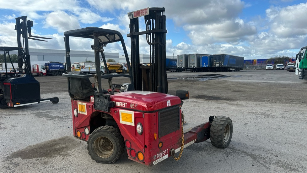MOFFET M4 20.4 - Truck mounted forklift: picture 2 MOFFET M4 20.4 - Truck mounted forklift: picture 2