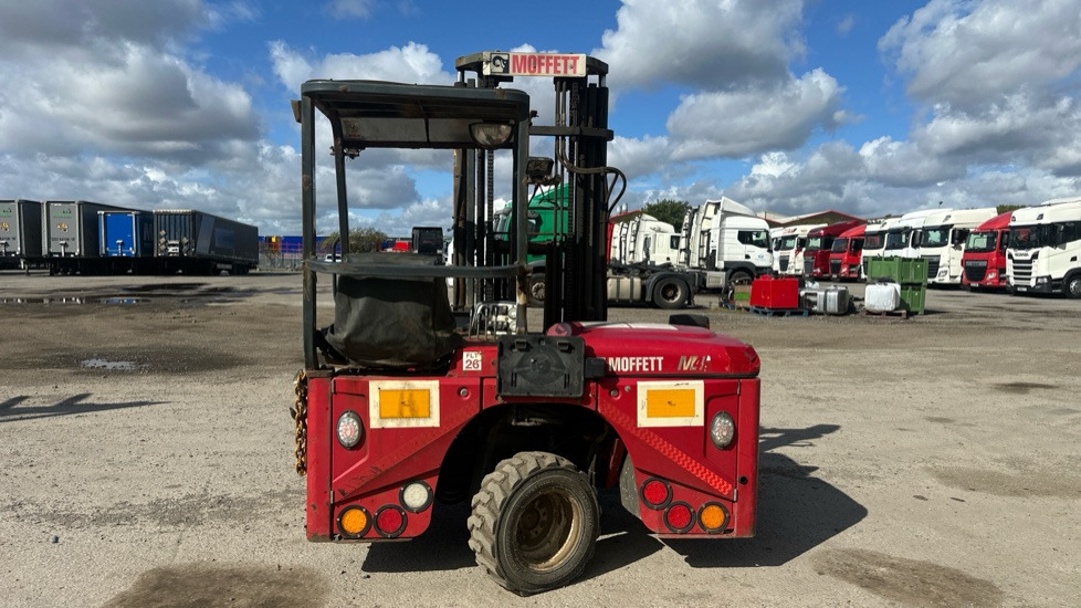 MOFFET M4 20.4 - Truck mounted forklift: picture 1 MOFFET M4 20.4 - Truck mounted forklift: picture 1