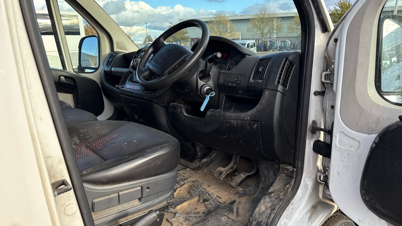 PEUGEOT BOXER 335 2.2 HDi 130ps - Panel van: picture 5 PEUGEOT BOXER 335 2.2 HDi 130ps - Panel van: picture 5