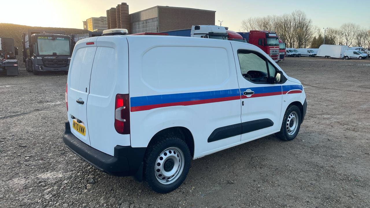 PEUGEOT PARTNER 1000 1.5 BlueHDi 100PS - Small van: picture 4 PEUGEOT PARTNER 1000 1.5 BlueHDi 100PS - Small van: picture 4