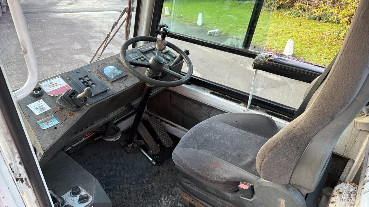 TERBERG YT180 - Terminal tractor: picture 5 TERBERG YT180 - Terminal tractor: picture 5