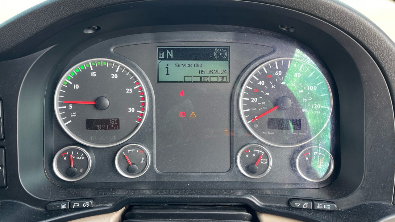 Tractor unit MAN TGX 26.460: picture 6